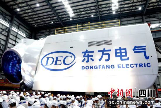 全球最大18兆瓦直驅(qū)海上風(fēng)電機(jī)組下線(xiàn)儀式現(xiàn)場(chǎng)。中國(guó)東方電氣集團(tuán)有限公司供圖