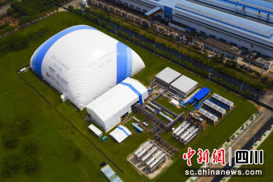 項(xiàng)目像一座藍(lán)白相間的“小山”。東方汽輪機(jī) 供圖